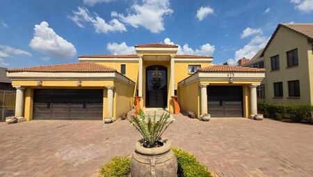 6 Bedroom House in Willow Acres