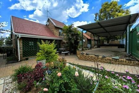3 Bedroom House in Suiderberg