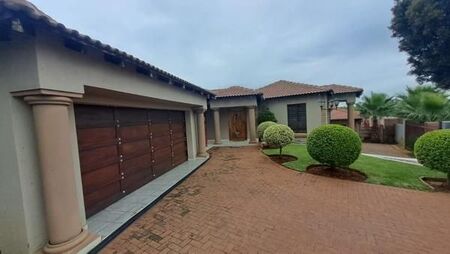 5 Bedroom House in Philip Nel Park