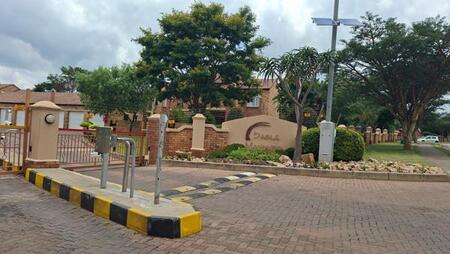 2 Bedroom Apartment in Mooikloof Ridge