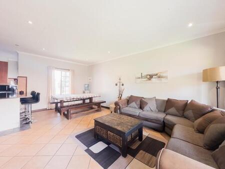 2 Bedroom Townhouse in Mooikloof Ridge