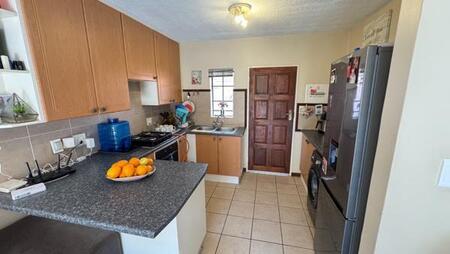 2 Bedroom Apartment in Mooikloof Ridge