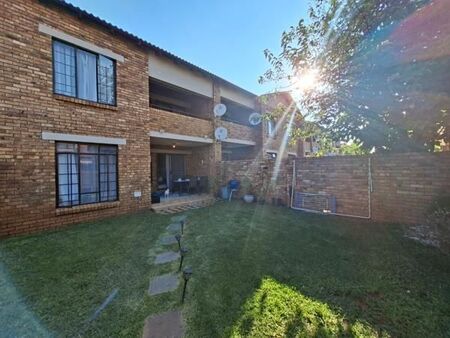 2 Bedroom Apartment in Mooikloof Ridge