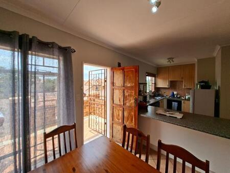 2 Bedroom Apartment in Mooikloof Ridge