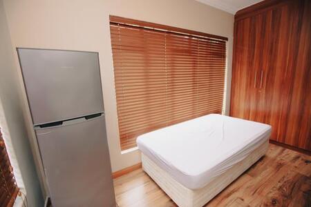 7 Bedroom House in Lynnwood Ridge