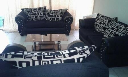 Bachelor apartment in Muckleneuk