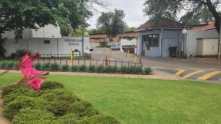 2 Bedroom Apartment in Groenkloof