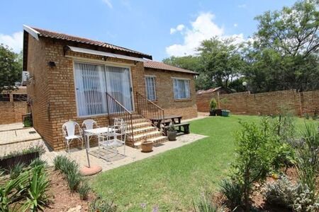 3 Bedroom Townhouse in Wilgeheuwel
