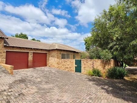 3 Bedroom Townhouse in Weltevreden Park