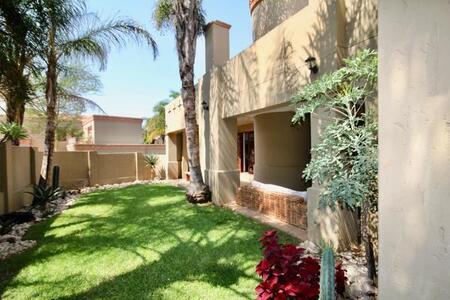 4 Bedroom Cluster in Eagle Canyon Golf Estate