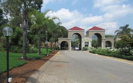 3 Bedroom House in Ruimsig Country Estate