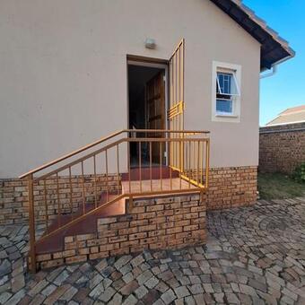 2 Bedroom House in Witpoortjie