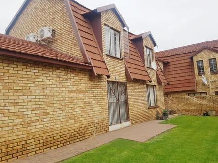 4 Bedroom Townhouse in Willowbrook