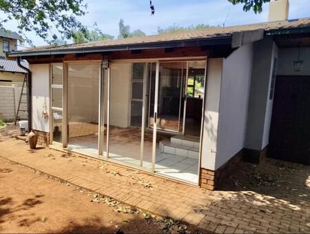 2 Bedroom Apartment in Weltevreden Park