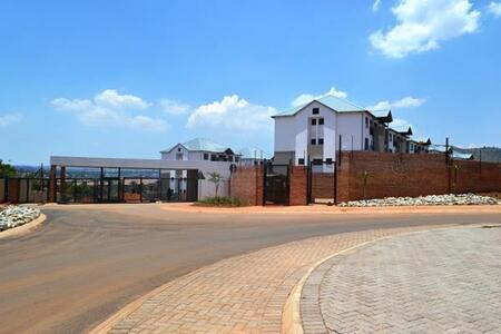 3 Bedroom Apartment in Wilgeheuwel