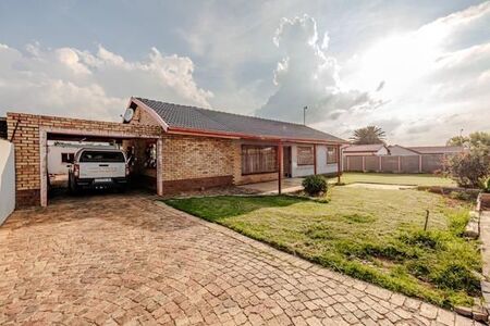 3 Bedroom House in Witpoortjie