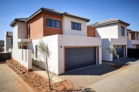 4 Bedroom House in Wilgeheuwel