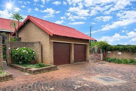 3 Bedroom Townhouse in Constantia Kloof