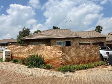 2 Bedroom Apartment in Weltevreden Park