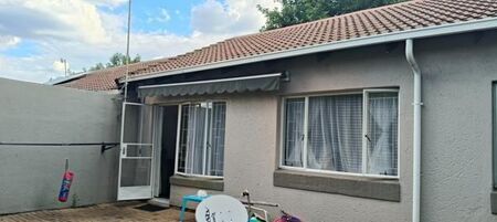 2 Bedroom Townhouse in Weltevreden Park
