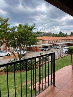 2 Bedroom Apartment in Weltevreden Park