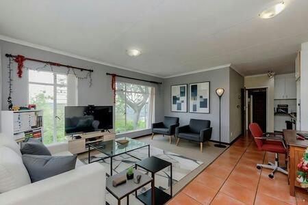 1 Bedroom Apartment in Roodekrans