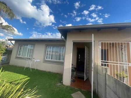 2 Bedroom Simplex in Weltevreden Park