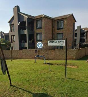 3 Bedroom Apartment in Ruimsig Ah