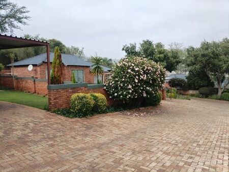 2 Bedroom Townhouse in Wilgeheuwel