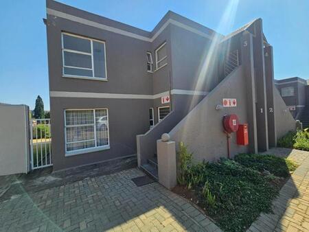 2 Bedroom Apartment in Roodekrans