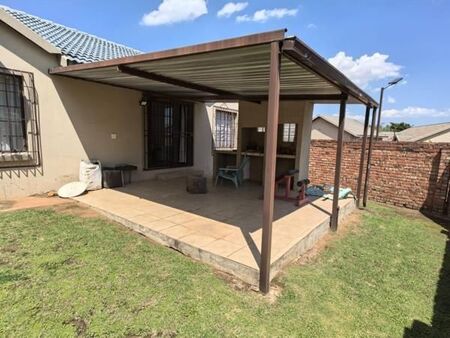 3 Bedroom Townhouse in Willowbrook