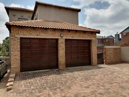 2 Bedroom Townhouse in Willowbrook