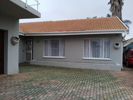 3 Bedroom House in Roodekrans