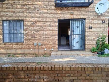 2 Bedroom House in Weltevreden Park
