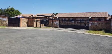 3 Bedroom Townhouse in Grobler Park