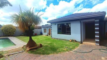 1 Bedroom Apartment in Witpoortjie