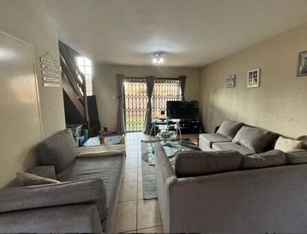 2 Bedroom Townhouse in Noordheuwel