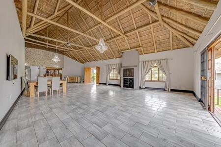 6 Bedroom House in Protea Ridge