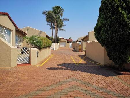 2 Bedroom Townhouse in Noordheuwel