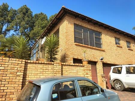 4 Bedroom Townhouse in Noordheuwel