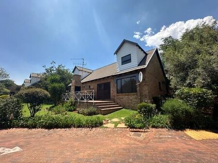 3 Bedroom Townhouse in Noordheuwel