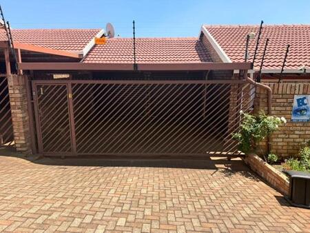3 Bedroom Townhouse in Noordheuwel