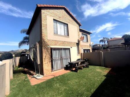 2 Bedroom Townhouse in Noordheuwel
