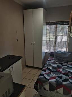 Studio apartment in Cowies Hill