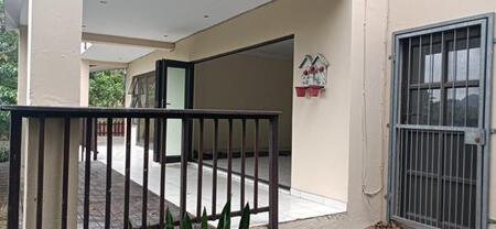 2 Bedroom Apartment in Manors