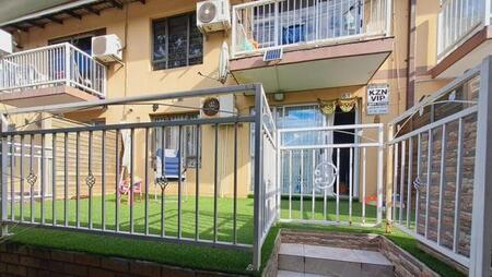 2 Bedroom House in Eastbury