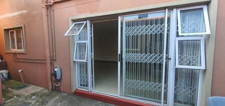 2 Bedroom House in Trenance Manor