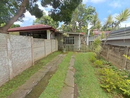 Bachelor apartment in Yellowwood Park