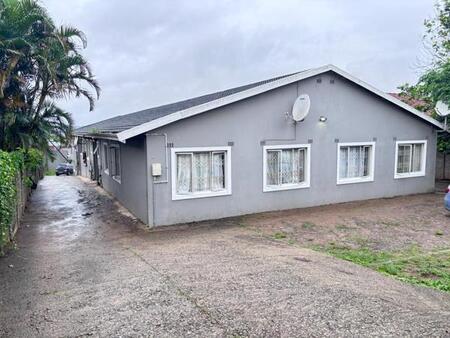 3 Bedroom Simplex in Montclair