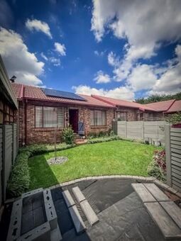 2 Bedroom Townhouse in Rooihuiskraal North